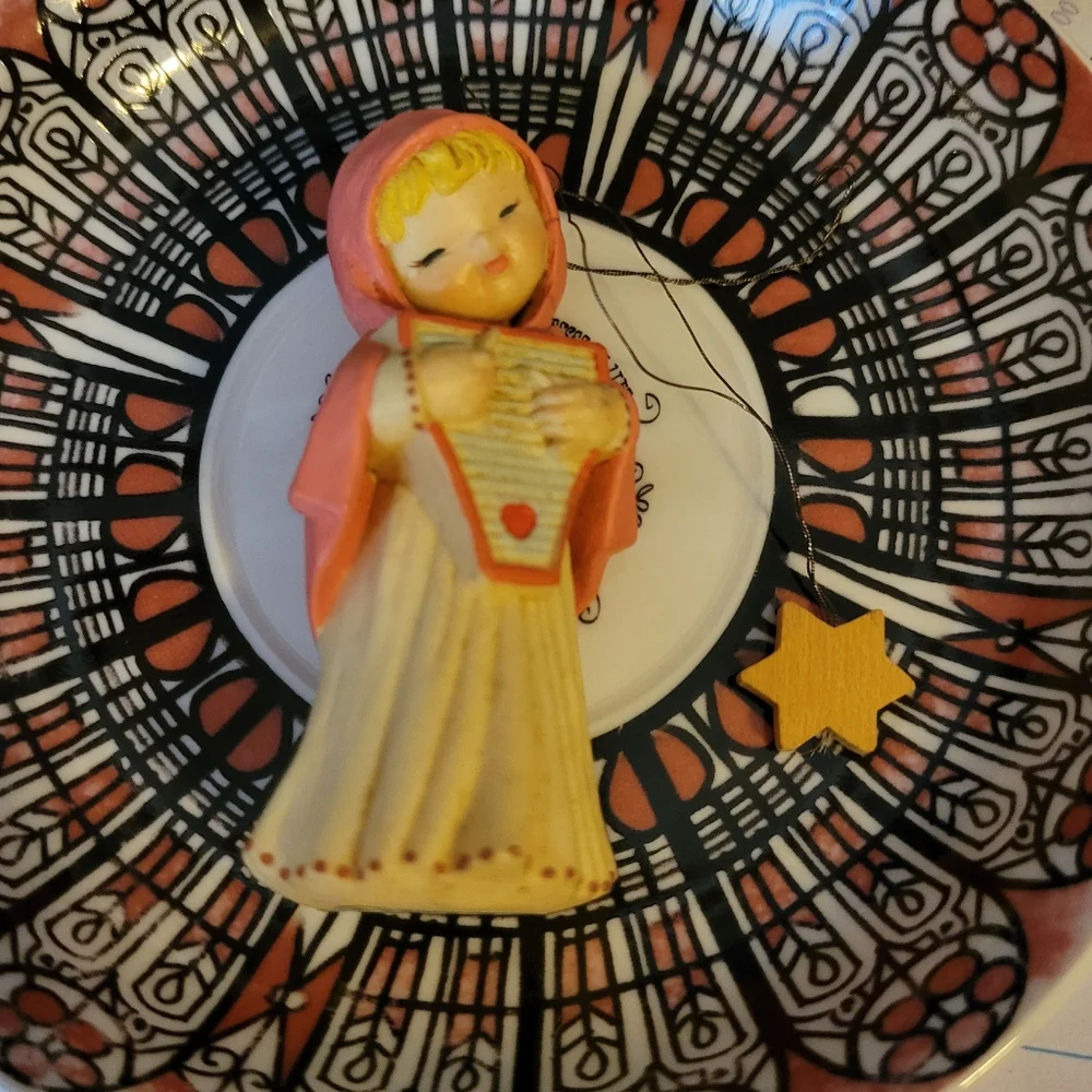 Vintage ANRI Italy Girl Figurine ~ Ferrandiz ~ Sweet Ornament Figurine